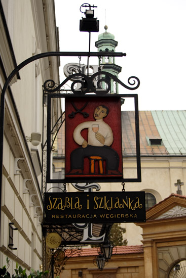 Restaurantskilt i det gamle Krakow