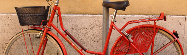 Rød damecykel i Italien Rød damecykel i Italien