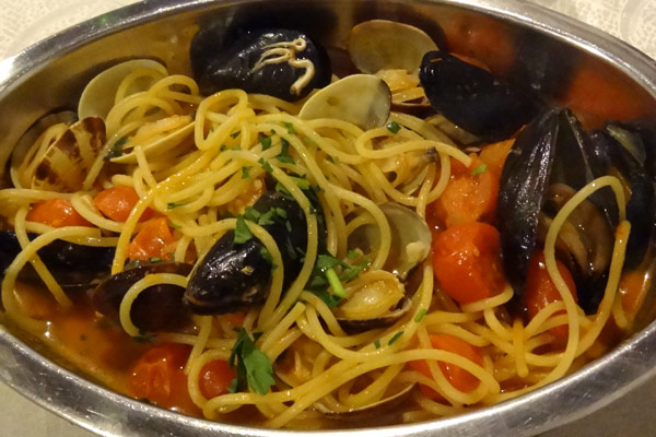 Spaghetti con frutte di mare Spaghetti con frutte di mare