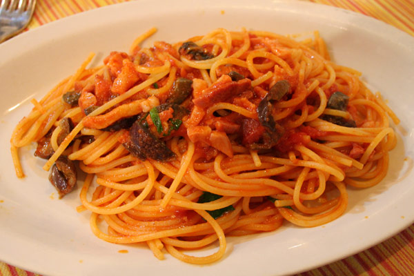 Spaghetti puttanesca Spaghetti puttanesca