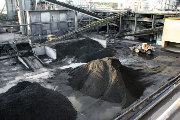Mellemlager for kul og petcoke Mellemlager for kul og petcoke