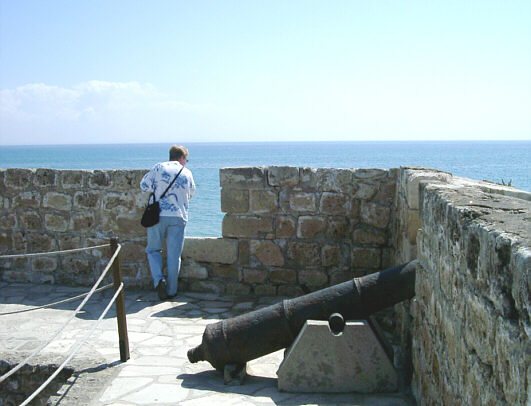 Larnaca fort, brystv&aelig;rn og kanoner