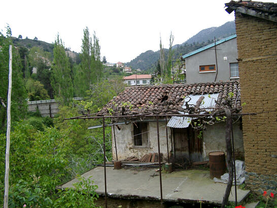 Vordende ruin i Kakopetria