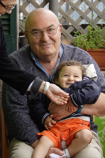 Siciliansk bedstefar med barnebarn