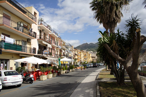 Fra promenaden i Giardini Naxos