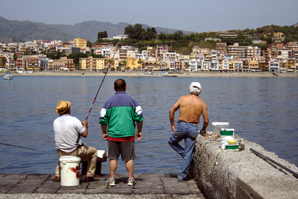 Lystfiskere i Giardini Naxos
