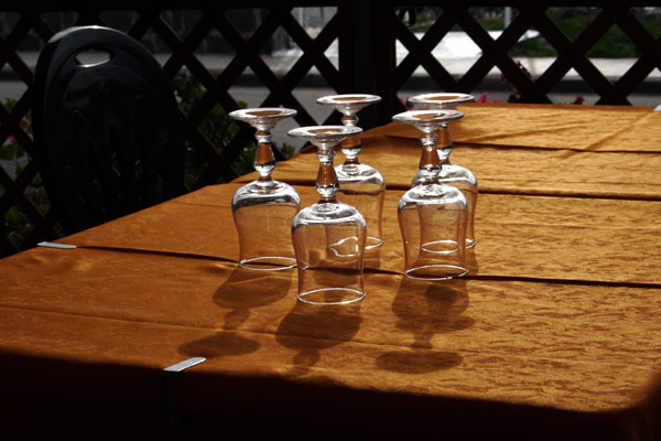 Glas venter p&aring; g&aelig;ster