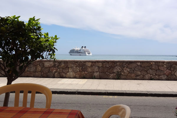 Frokost med udsigt over Middelhavet