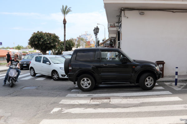 Parkering i fodg�ngerfelt