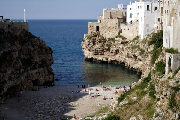 Den lille badestrand i Polignano a Mare
