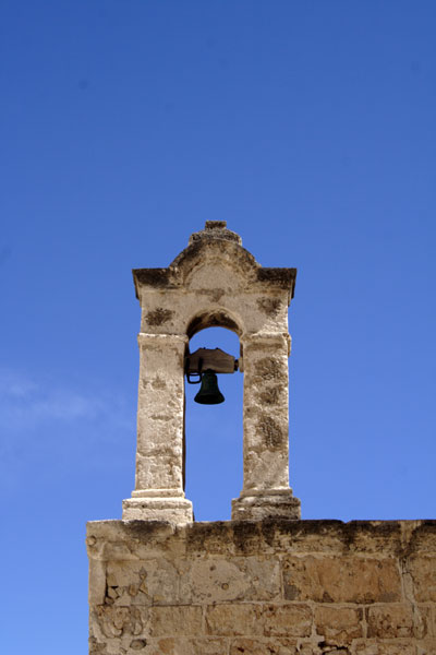 Klokke p&aring; kapel i Polignano a Mare
