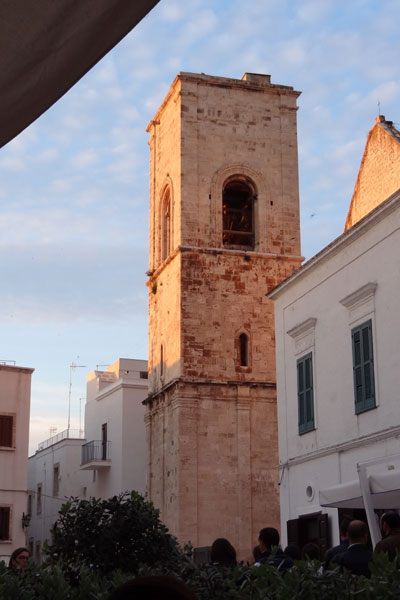 Kirket&aring;rn i Polignano a Mare