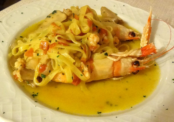 Pasta med rejer og pocini-svampe
