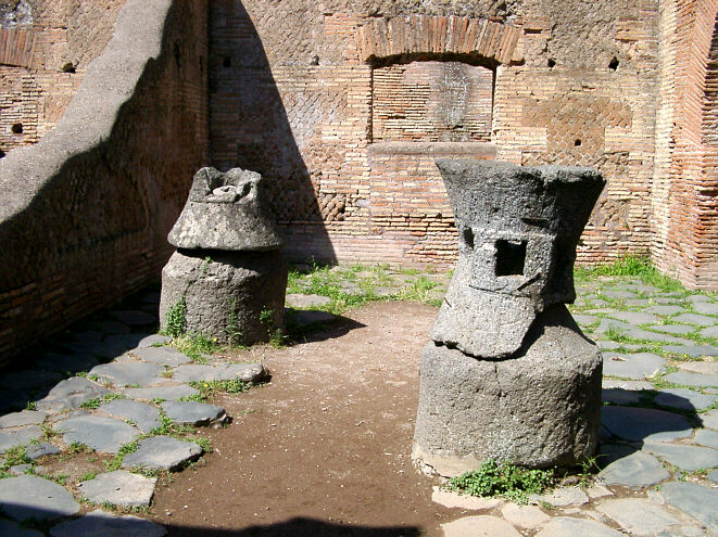 Kværne i bagernes gade i Ostia Antica
