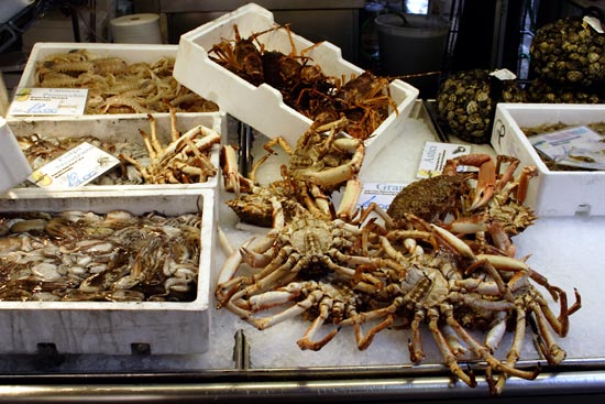 Crabs and shellfish at the Rialto fish market
