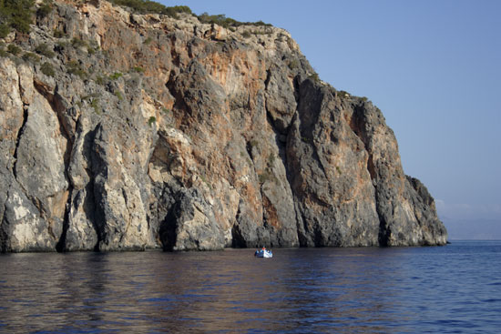 Ug&aelig;stfrie klipper p&aring; Karpathos' &oslash;stkyst.