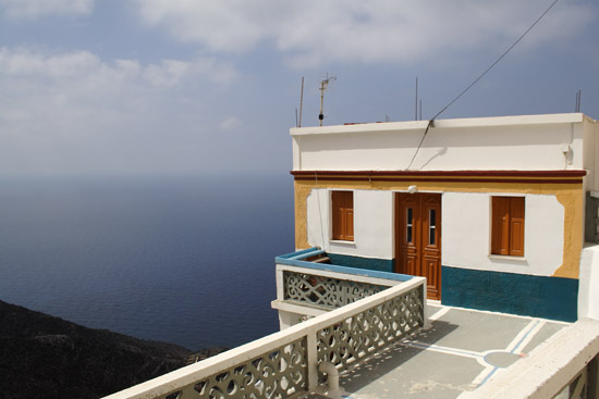 Hus og udsigt fra Olympos p&aring; Karpathos.