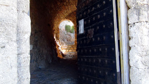 Inde i borgen p� Leros