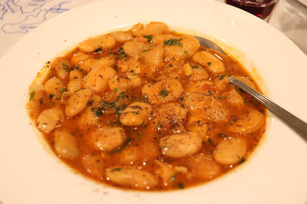 Gigantb�nner i tomatsauce