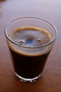 Gr&oslash;sk kaffe i glas