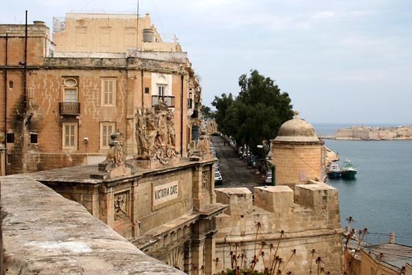 Victoria Gate og havnen i Valletta
