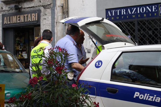 Trafikkontrol i det gamle Napoli