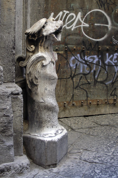 Skulptur i Napoli. Synger den O sole Mio?