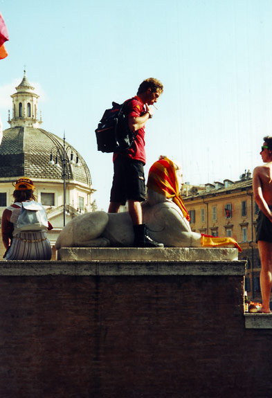 Glade Roma-fans p&aring; Piazza del Popolo