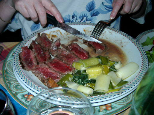 Oksek&oslash;d med porrer i gorgonzola sauce