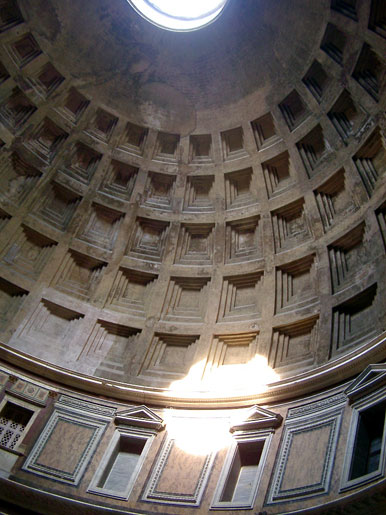 Lyskeglen fra Pantheons kuppel