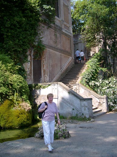 From the Farnese pavilions to Forum