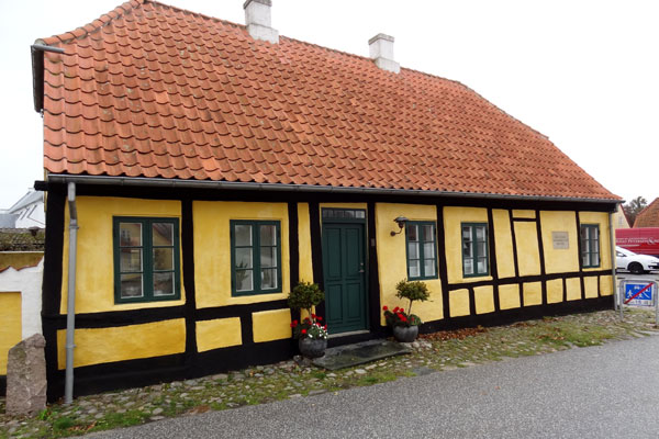 Det gamle r&aring;dhus i S&aelig;by