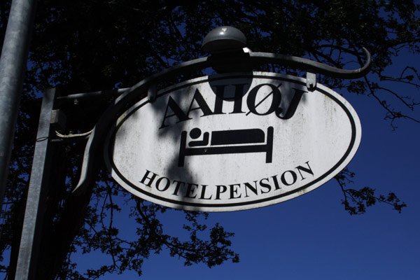Skilt ved Aah�j Hotelpension