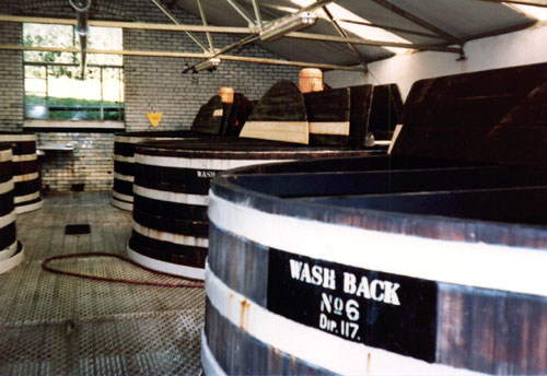 Wash backs p&aring; destilleriet Glen Kinchie