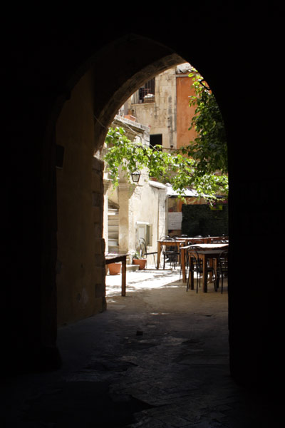 Port og bagg&aring;rd i Siracusa