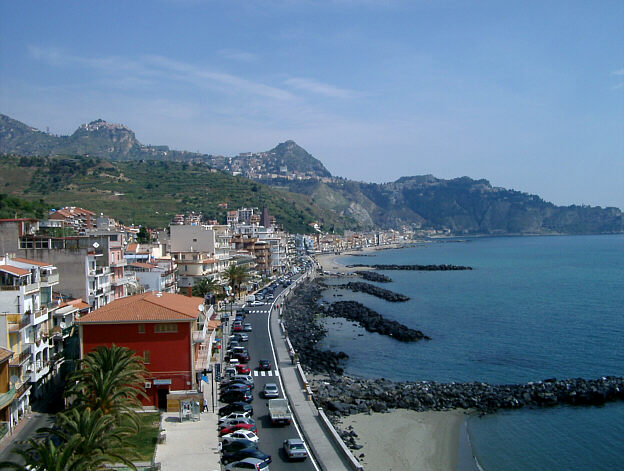 Udsigt mod Giardini og Taormina