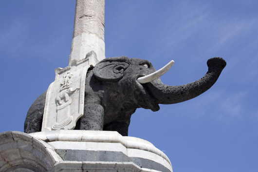 Elefantskulptur p&aring; Piazza del Duomo i Catania