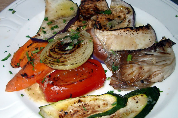 Grillede gr&oslash;ntsager p&aring; Sicilien