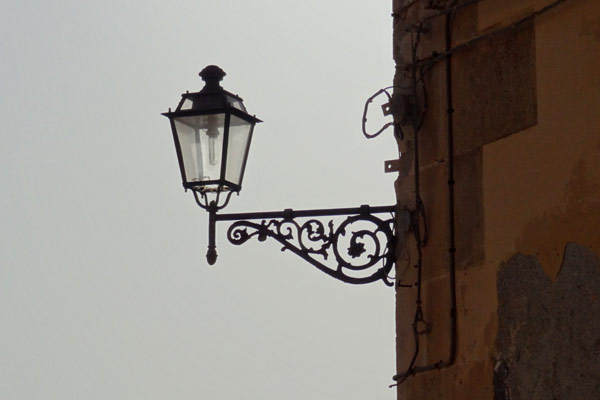 Gadelygte i Siracusas gamle by, Ortigia