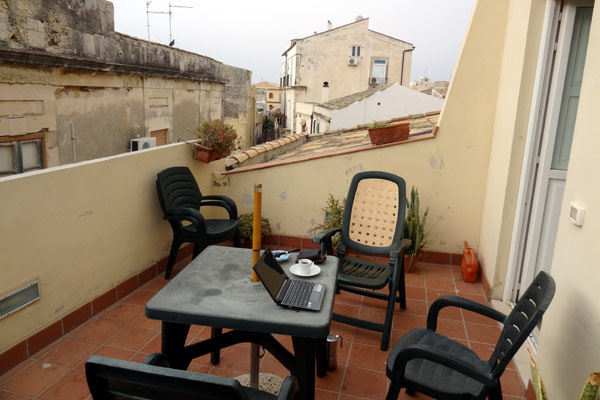 Vores tagterrasse i Siracusa