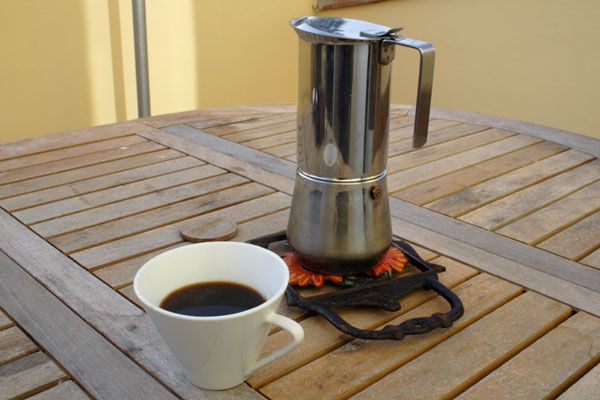 Morgenkaffe p&aring; tagterrassen