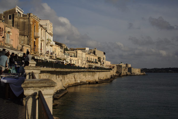 Aftenpromenade n�r Fonte Aretusa i Siracusa