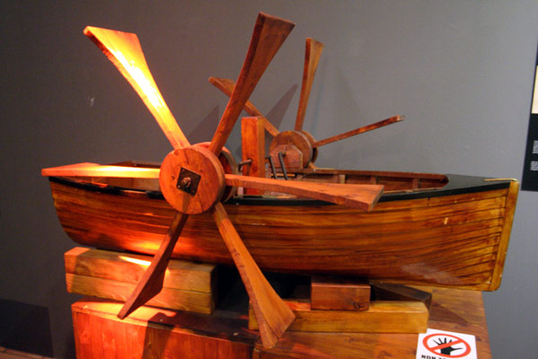Model af skib tegnet af Leonardo da Vinci