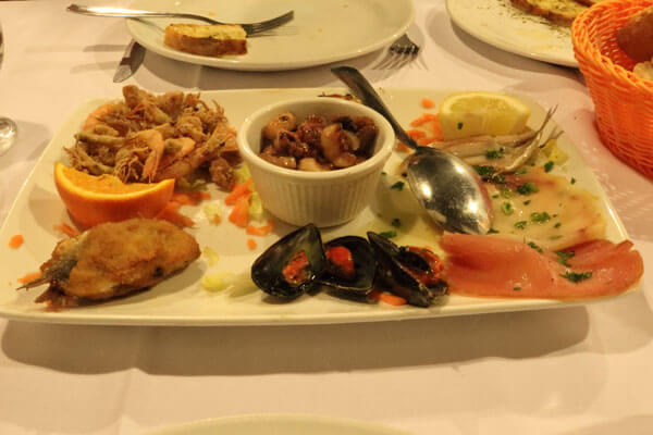 L�kkerier fra havet, antipasta