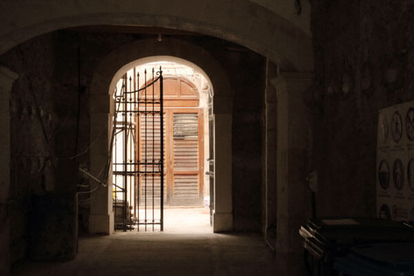Der er mange lokkende porte i Ortigia