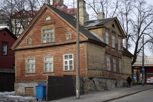 Forfaldent tr&aelig;hus i Tallinn