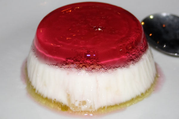 Yoghurtfromage med ananasbund