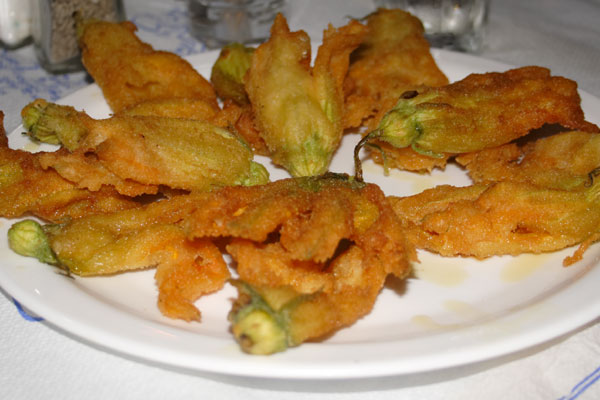 Friterede zucchiniblomster