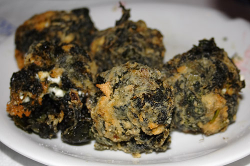 Friterede spinatboller med feta