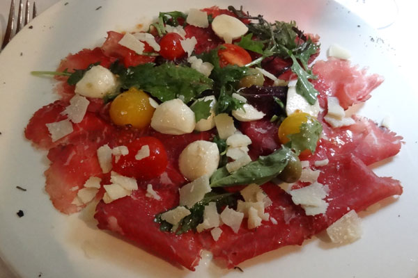 Bresaola serveret p� La Cazuela